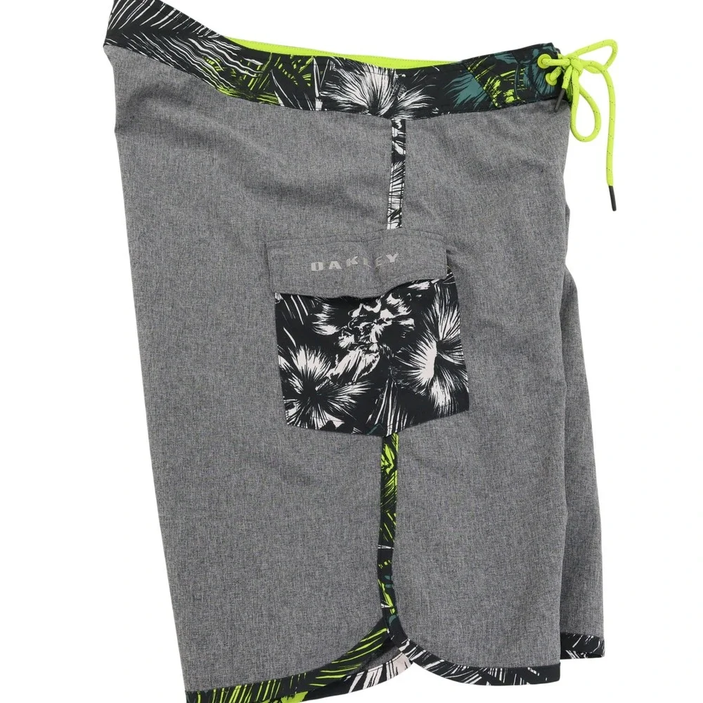 Oakley Mens Board Shorts Size 32 Grey Tropical Floral Tailored Fit Swim Trunks